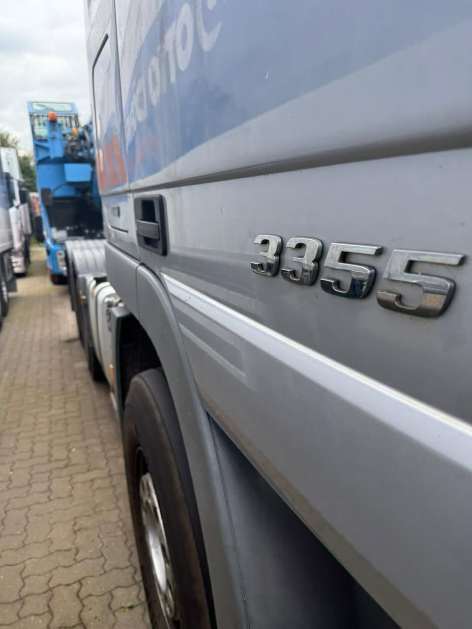 (( الله خير الرازقين )) 🍒   مباع   🍒

السلام عليكم .... اللهم صَلِ على محمد وال محمد.💐
.. اكتروس سكس راس …. 6x4 …. حجم 3355 …. موديل 2009 …. 8 سلندر …. مجموعة سبرنك …. وارد ألمانيا …. 🇩🇪 …. 
🌷معرض (( يوسف شاحنات أوروبا )) .... العراق …. بغداد ...جرف النداف قرب الشركة العامة للسيارات 🌷...للأستفسار الاتصال او الواتس اب .... بالأرقام 🔸(( 009647827373586 ))    
         يوسف _ العراق
               (( 00491631797848 ))🔹
                 ابو يوسف _ ألمانيا
.... نرجو الأنتباه .... أوقات الأتصال من .... الساعة 9 صباحآ حتى 10 مساءآ ….
