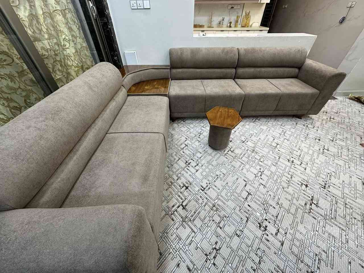 🌹 السلام عليكم
‎    
‎موصفات الهيكل 
الخشب جاو روسي  مناصف والبلوك  السود
‎السفنج مميز ضغط عالي  القماش  كتان  تركي قديفه او وتر بروف حسب  الموديل
‎

رقم المعمل***********
