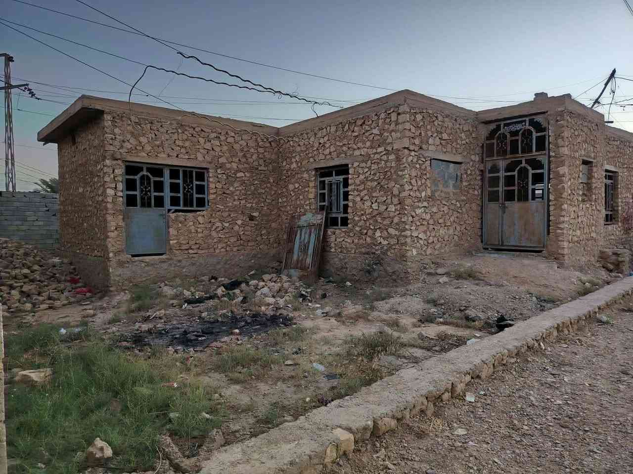 بيت مع قطعة للبيع الموقع بضهر معمل الغاز معاملت الطابو ماشين بيهة مكان هيت ***********

