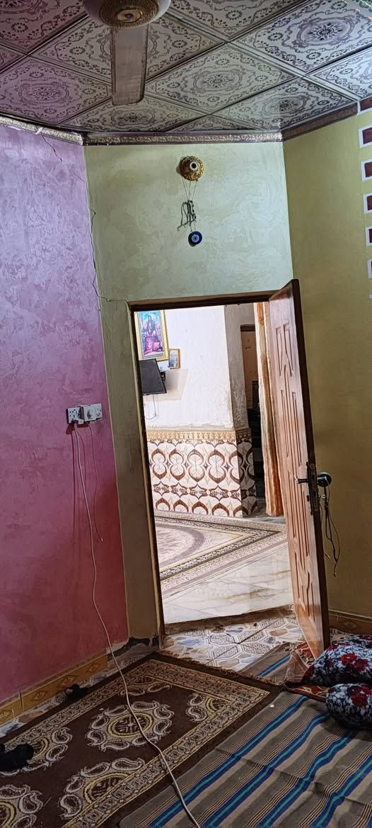 بيت 150 متر غرفتين وصاله وديوانيه ومطبخ وصحيات داخليه وخارجيه تضحيه شارع العياده قرب الاستداره الثانيه للاستفسار ***********
