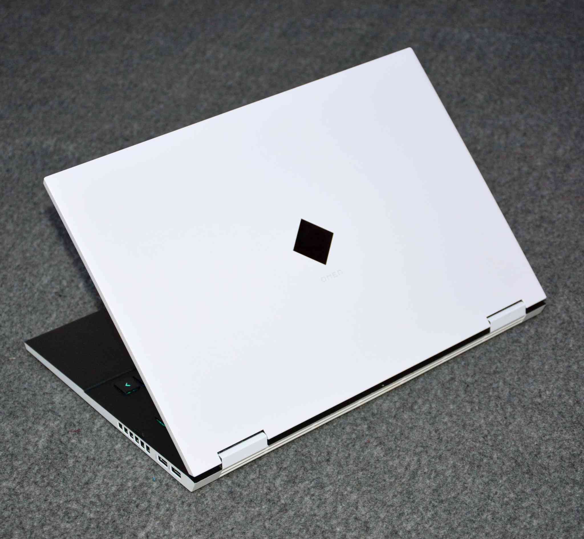 HP Omen
المعالج: Intel Core i7-11800H (الجيل 11)
الذاكرة (RAM): 16GB DDR4
التخزين: 1TB SSD NVMe
كرت الشاشة: NVIDIA RTX 3070 ‏(8GB - 115W TGP)
الشاشة: 16 إنج QHD، 165Hz دقة 2K
نظافة 100%
المكان: الموصل

السعر: 1،350,000 دينار عراقي


**إذا كنت صاحب هذا الإعلان وتريد حذفه لأي سبب، رجاءا أرسل رسالة إلى الدعم الفني**