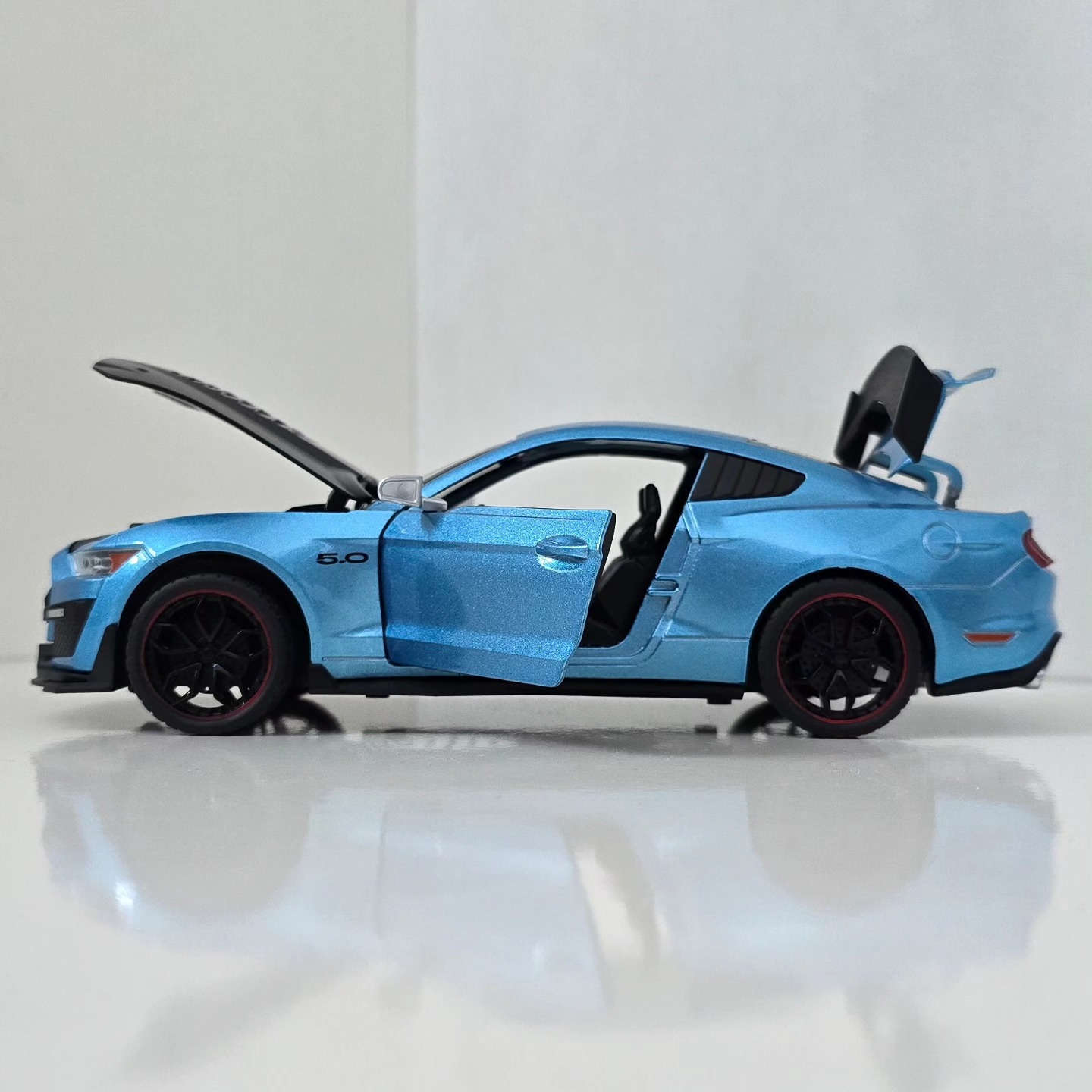 2015 Ford Mustang Shelby GT500 🚘
مجسم سيارة حجم 1:24 
تفتح كامل أبواب بنيد صندوق
إضاءة + صوت
السعر : 15 الف
توصيل متوفر لجميع أنحاء العراق 🇮🇶📦


**إذا كنت صاحب هذا الإعلان وتريد حذفه لأي سبب، رجاءا أرسل رسالة إلى الدعم الفني**
