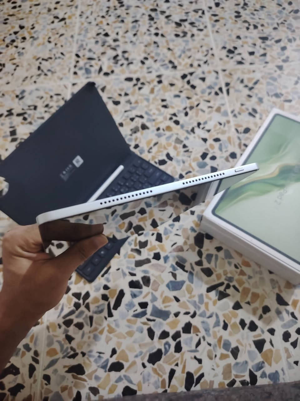 هونر ماجيك باد 2
الجهاز جديد ولا شخط بي استعمال جدا قليل
اخذته قبل اشهر وما مستعمله شي بسيط(بعده تحت الضمان) 
ذاكرة /256 عشوائية/ 12
شاشة / OLED 12.3
بطارية / 10050
معالج / snapdragon 8s gen 3
ملحقات كاملة (شاحنة+قلم+كيبورد+كارتون)
السعر ٧٣٥ وبي مجال بسيط🤍
***********
