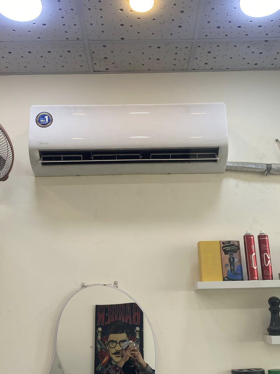 السلام عليكم سبلت ميديا طن ونص انفيرتر مشتغل شهر واحد بسعر مناسب المكان بغداد الدورة***********
