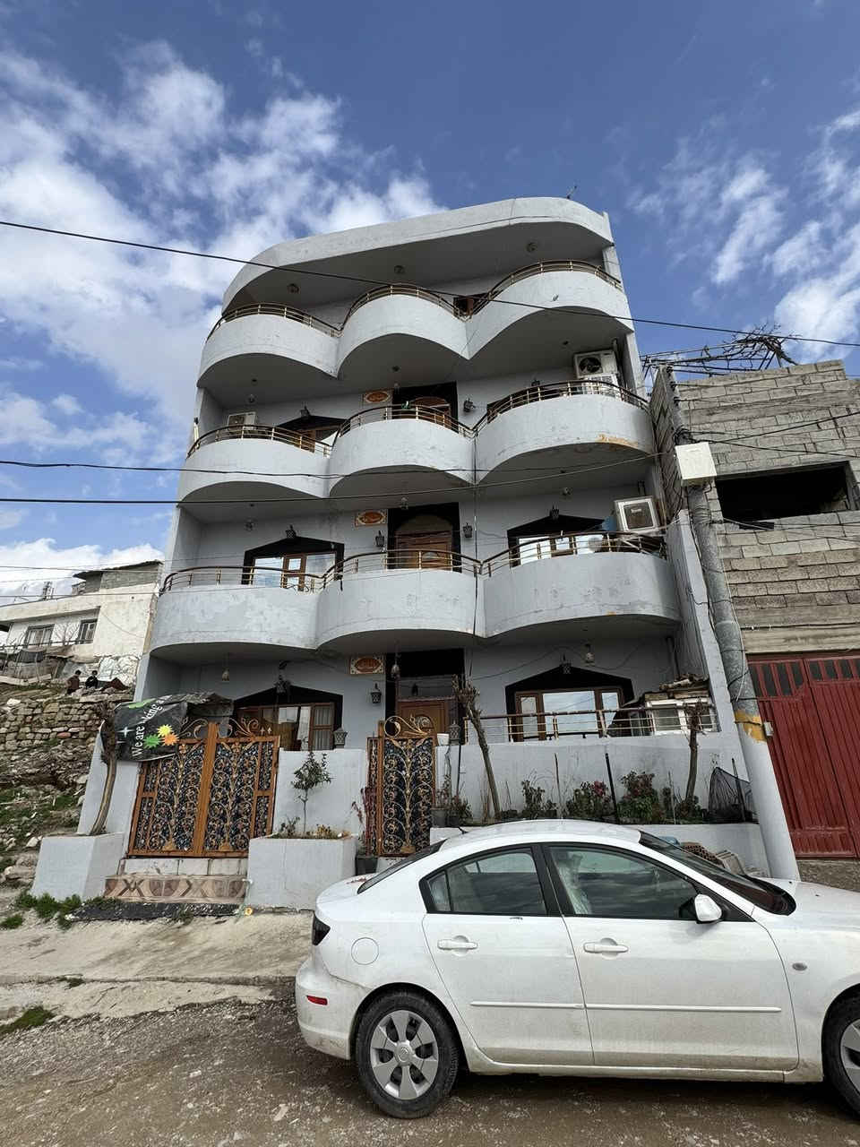 سەرەتا بەناوی خودا 
کۆدی /10908
خانوو بۆ فرۆشتن  
📍ناونیشان/ قڕگە
نزیک مەکتەبی قڕگە
📐ڕوبەر / 100 مەتر
📏پێشی/ 10 بە 10
🌕 ڕوو / گۆیژە + ناوشار
🏗️پێکهاتوەلە/ 4 نهۆم  

پێک هاتون لە ( میوان + هۆڵ + متبخ  + نوستن + مشتملات  ) 

تێبینی ( خانوەکە 4 قاتە بۆ 4 ماڵ ئەبێت )
ــــــــــــــــــــــ
🖊️/ بۆ زانینی نرخ  کۆمێنت بکە 
ــــــــــــــــــــــــ
بۆ پەیوەندی📞
☎️***********
☎️***********
ـــــــــــــــــــــــــــ
تۆی بەڕێز موڵکت هەیە دەتەوێت بیفڕۆشیت یان بیدەیت بەکرێ زانیاریەکانمان بۆ بنێرە هاوکارتان دەبین 
‏‎*********** ☎️واتس ئاپ"فایبەر 
‏‎یان سەردانی نوسینگەی(جوانی موڵك)بكەن
‏‎ناونیشان"ئیبراهیم ئەحمەد"بەرامبەر دیلان سیتی
