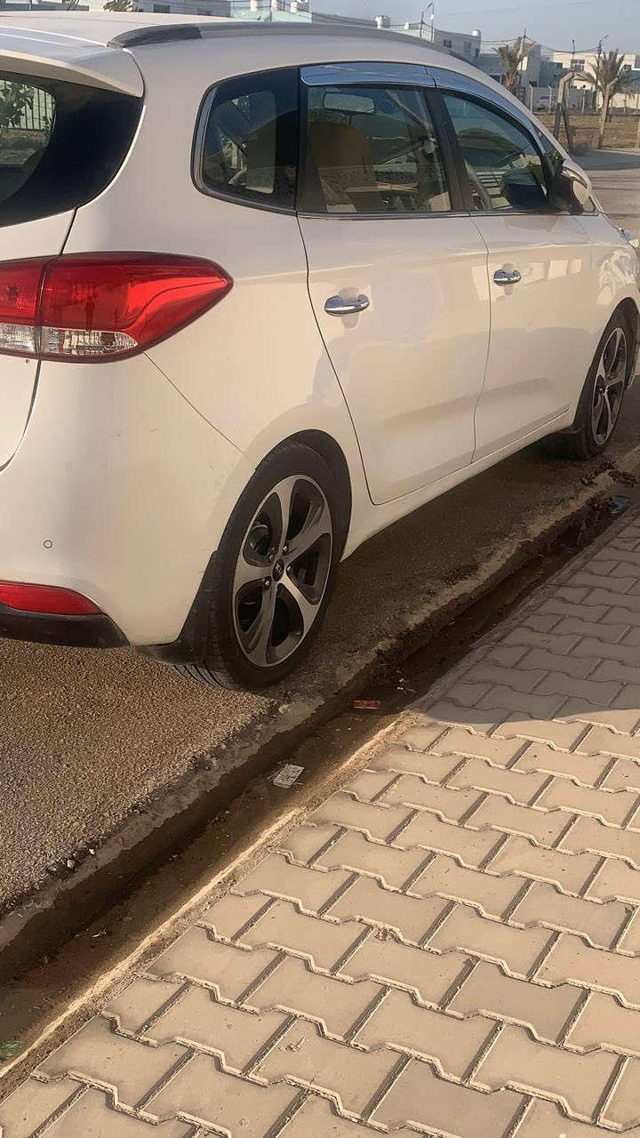 كارنز 2014ابيض صارخ فول مواصفات محرك 2000دوش خليجيه بأسم كردي تريد وكاله تريد تحويل سياره جاهزه مواصفات مكفوله كفاله سونار مرفق 
محرك 2000دوش
شفتات ستيرن
ثلاث انظمه للقياده 
تبريد بيانو مناخي 
حساس ماسحه اوتو 
نضام ضبابي للدفئه 
اربعه دسك ويل بلادي 
سعره 142مكلف بنشر 
رقم ***********
مكان السياره نجف الاشرف
