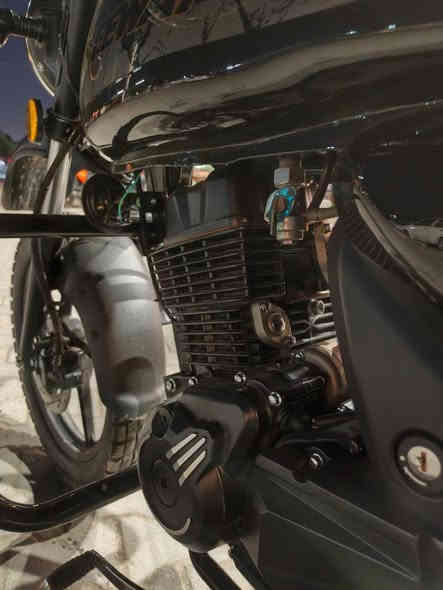 السلام عليكم 
اركي rk موديل 25 رقم دولي انكليزي بااسم شركه 
رقم اربيل صار 10 ايام طالعه اول تبديله دهن امزون 
محرك 200cc
السعر 2500وبيه مجال للشراي
عنوان نجف
رقمي ***********
