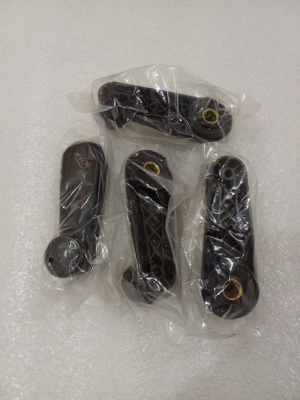 مرايات الزوج 12 الف
سيم كلاج 10 ألف 
اذن محرك الزوج 15 الف
جوبي رفع جام الزوج 5 الف
 درايم شفت واحد 20 الف
يوجد خدمة التوصيل لكافة المحافظات ٥ ألف 
رقم بي واتساب ***********
