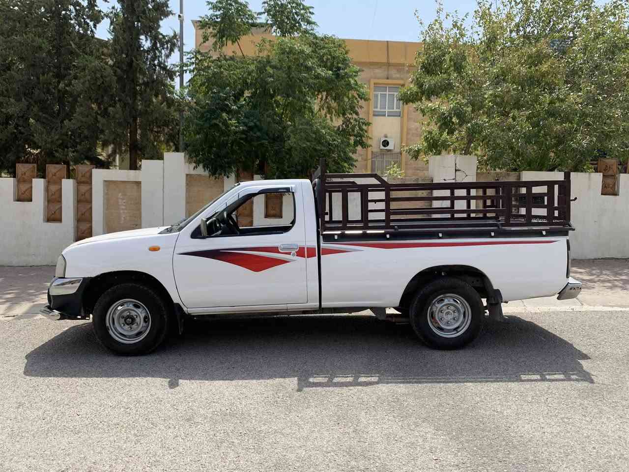 نیسان پێکاب٢٠٠٦
پێنج قولاب
ئاڕمی بەصرە
بەشەرتی ئەولەویات و نەبوونی کێشە
چوار تایەی نوێ
گێڕ و مەکینەی کێشەی نیە
لێدراوی لە پێشەوە لای سەکن هەیە بەڵام شانصی ساغە 
شوێن قەڵادزێ
***********
