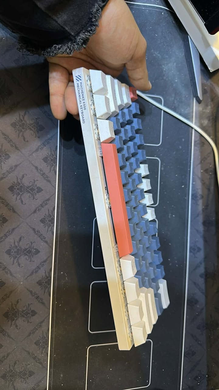 المعالج: AMD Ryzen 5 5600X
الذاكرة العشوائية: 16GB DDR4 RGB
كرت الشاشة: NVIDIA RTX 3050
اللوحة الأم: MSI B550 Gaming Plus
مزود الطاقة: 750W PSU
التخزين 1: 256GB M.2
التخزين 2: 4TB HDD
الشاشة 1: 1080p – 165Hz
الشاشة 2: MSI 2K – 170Hz


**إذا كنت صاحب هذا الإعلان وتريد حذفه لأي سبب، رجاءا أرسل رسالة إلى الدعم الفني**