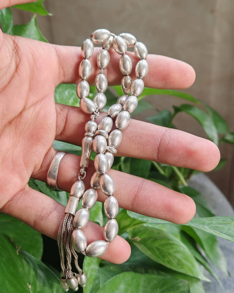 السلام عليكم 
متاح سبحه فضه 925 
كله فضه السنسله والكركوشه 
المكان كربلاء 
الى سعر ابيع 
***********
خاص او واتساب
