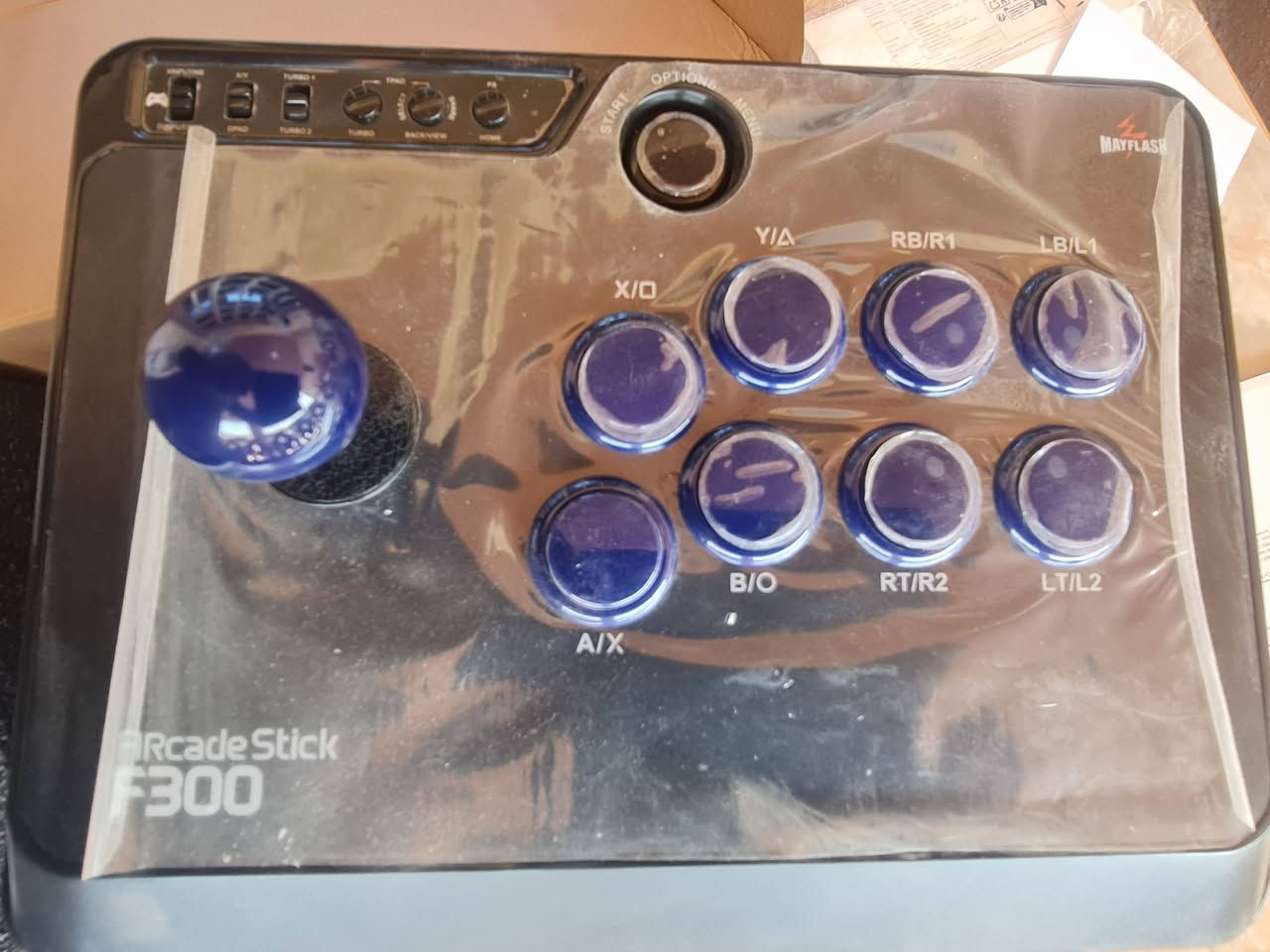 سلام عليكم  stick F 300
جديد سعرة ٢٠ الف مع توصيل 
***********
