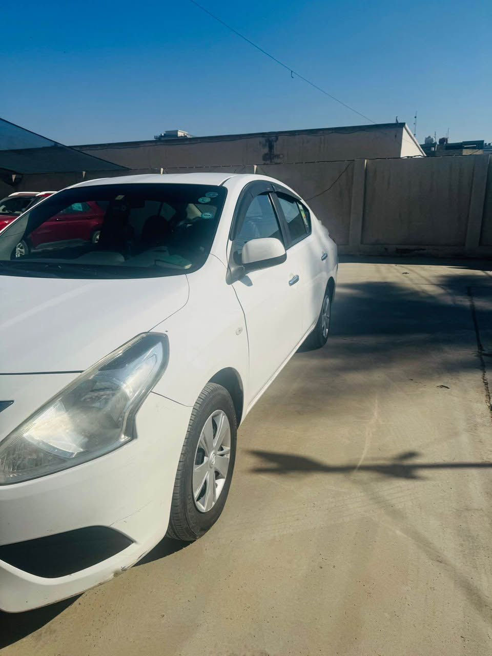 السلام وعليكم 
نيسان صني هندي 2017
بدون صبغ 
بيها بارد بحافه الجاملغ يم المازدة ٤ اصابع وبحافة قبغ الجنطة  بارد بسيط 
وبيها رصعات 
مكينة ١٥٠٠ 
سيارة جاهزة مابيها مصرف 
ادامة جديدة 
تخم تاير 
صدر جديد 
باتري جديد 
السعر :- ١٠٢ ورقة 
للاستفسار :- *********** بغداد, العراق
