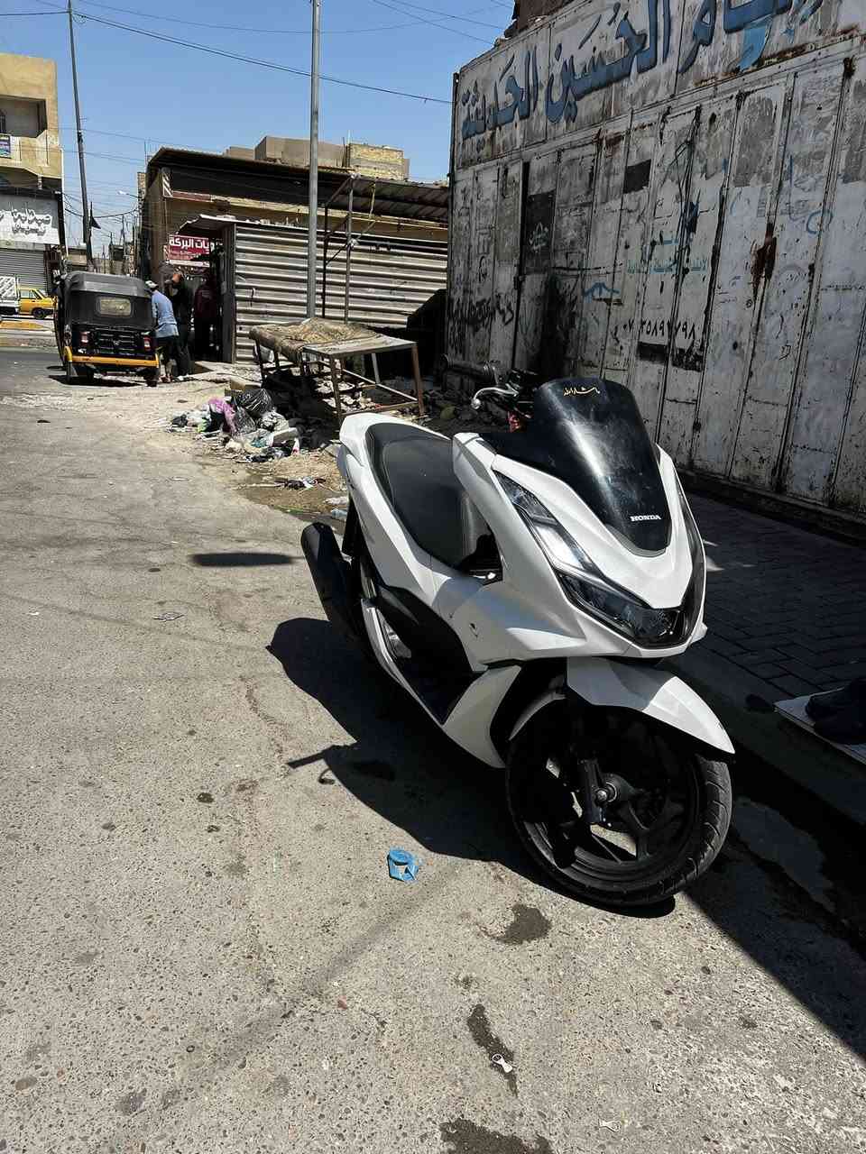 السلام عليكم دراجة PCX كوري جيل الرابع مكينه 160cc مكفوله كفاله عامة عده شخوط بسيطه بل كفرات وحساس الازدحام وحساس الاستان ما يشتغلن دراجة شلعه ومعدل خير من الله وبيها ستيرن رياضي كرزي سعرها 15 وبيها مجال حك الجيه فقط لتواصل ***********

