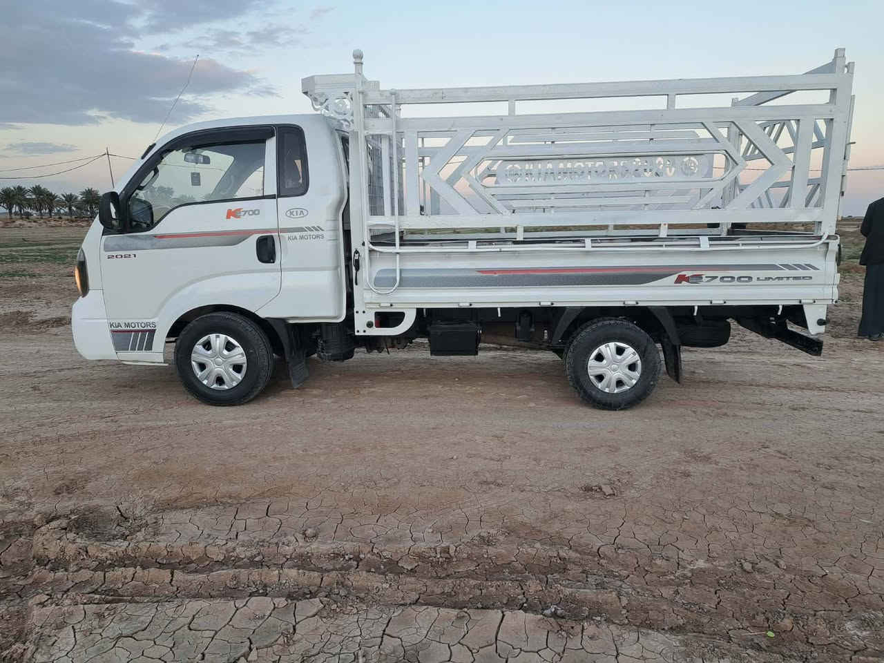 السلام عليكم كيا بنكو ٢٧٠٠ حمل موديل 2014   رقم كربلاء دولي بسمي سنويه هزوفحص جديد  تريد تحويل تريد وكاله 2031 مكفوله كفاله عامه تحويل ثاني يوم مشروع وطني المكان  بابل  شوملي                                      .                                              ***********أثير
  *********** اسيا.                                                ملاحظه سياره جديده كارتون جديده                                          ملاحظه سياره.  واقع حلال من الصوره
