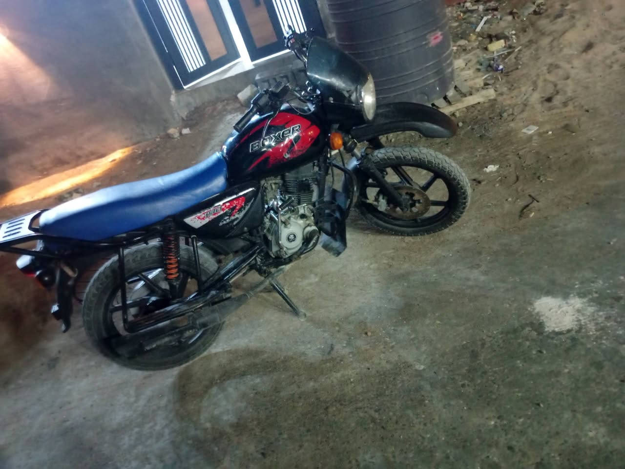 سلام عليكم دراجه بوكسر للبيع مديل 23 ادوات مكفوله من سرقه وعشائر أوراقه ضايعه دراجه 
مكفوله من كلشي كهربائيات سلف بيه خيط تبخير ستوه بادي بيه مايبين مكاني بصره حيانيه  هاذ رقمي ***********
