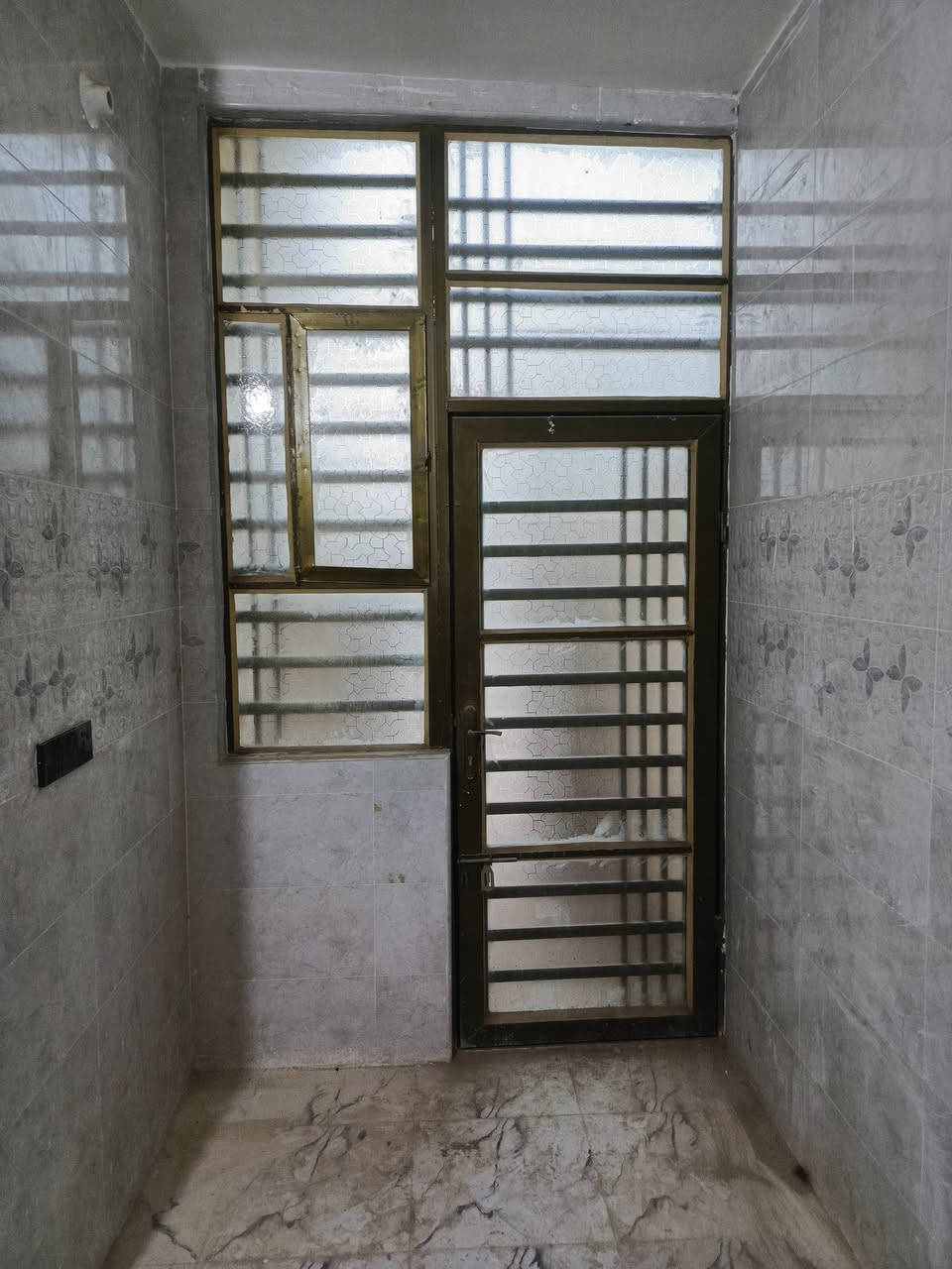 بيت البيع ٥٠ متر غرفه ومطبخ استقبال وحمام العنوان حي ميسان قرب سكلت كرعاوي شارع زوار
معلومات كثر اتصال رقم او مراسله واتساب  ***********  السعر ٢٢ بي مجال بناء 🏢 

جديد
