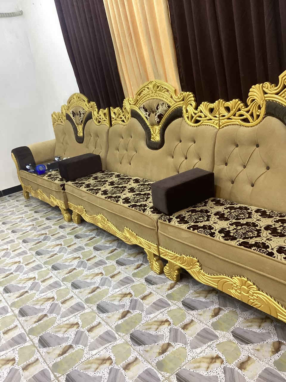 السلام عليكم من رخصة الادمن ، تخم نجارة اصلي ، تخم جديد ونضيف ، الحجم 11 م للتواصل ، عبر الرقم ***********
