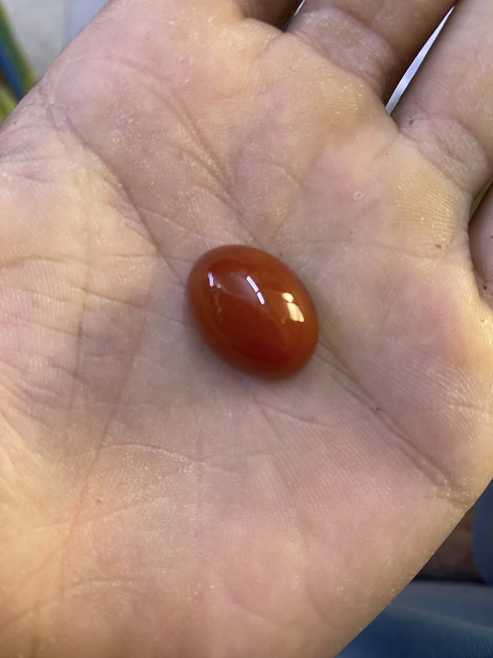 عقيق يماني كبدي بيها مشف كلش حلو وبيها دمار و نقطة سودة حجرة كلش حلوة السعر 20 يوجد توصيل جميع محافظات العراق 
*********** /واتساب
