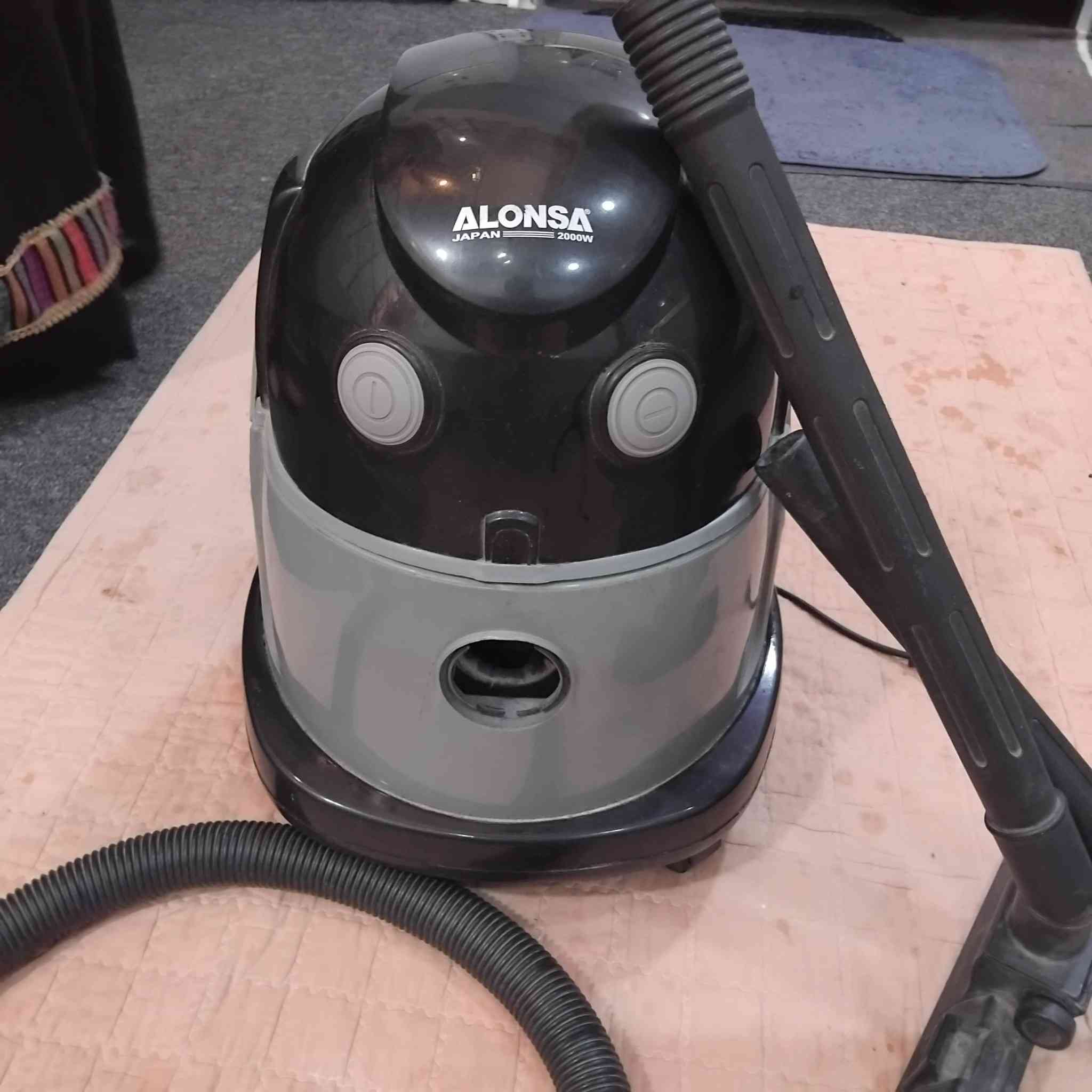 السلام عليكم  مكناسه كهربائيه للبيع شركه اللنوسه  السعر ٦٠ وبيها مجال اتصال على الرقم ***********
