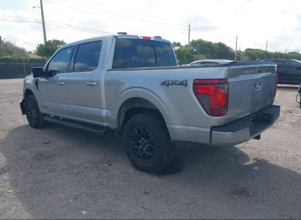 للبيع فورد F150 
موديل 2024
محرك 3500
6 سلندر هايبرد السيارة بيها تبديل بانيد نفس اللون فقط ايرباك دركة طاك ومصلح 
مكانها بغداد السيدية 
للاستفسار الاتصال على الرقم 
 *********** واتس اب فقط
او 
***********
