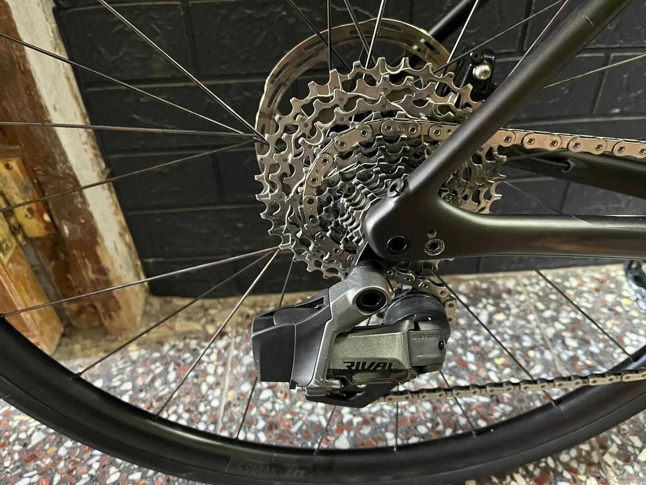 دراجة كرافل ماركه SPECIALIZED SL8 كاربون اورجنال قياس فريم 56 ركبه نابضيه سستم بالكامل sram rival 12x2 كهربائي وياله DT swiss دراجه مختومة uci دراجه وضع شركه بالكامل جدا نضيفة 
للتواصل ***********
سعر خاص او اتصال
