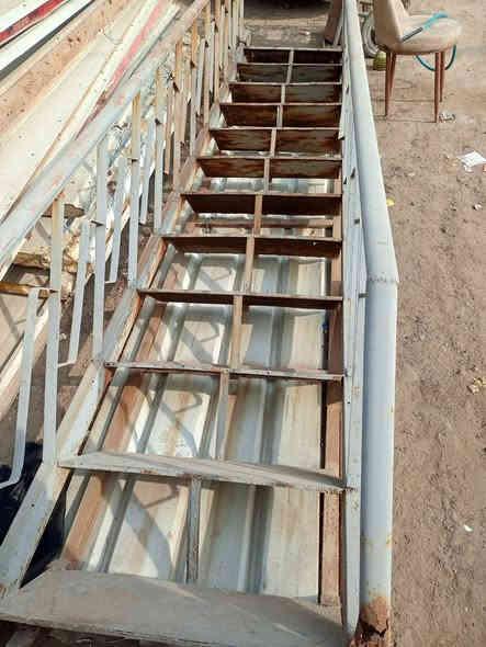 للبيع درج 4مترات و40حديد ثقيل ونظيف محجر جهتين ومغلف  من الخارج والعرض 80 مكاني بغداد الغزالية
***********
***********
***********
