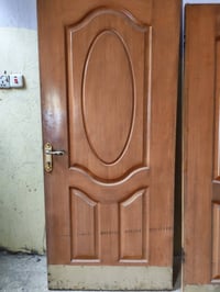 ابواب خشب للبيع نظيف جدا غير متواجد على الفيس للاتصال على الرقم 077399...