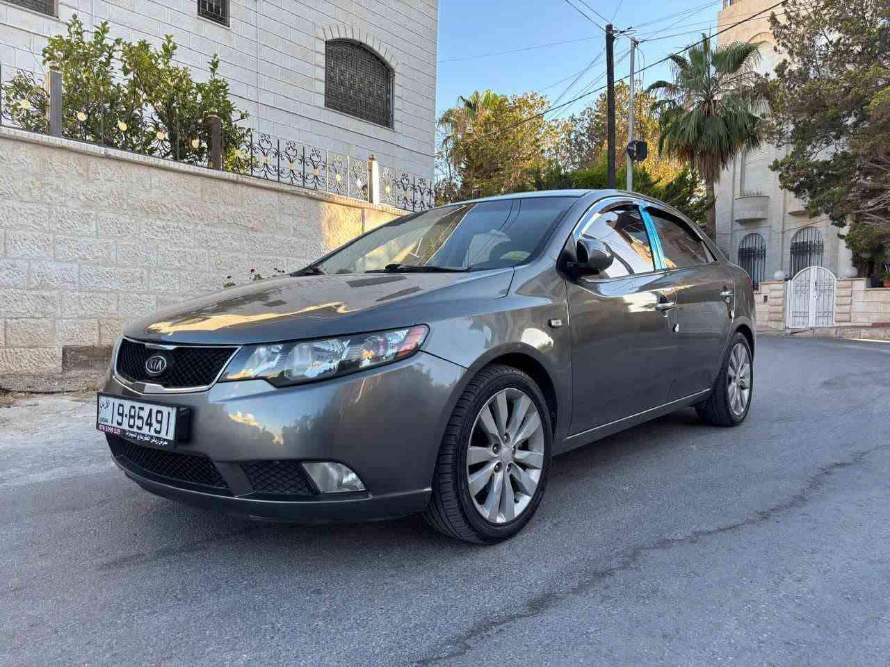 ‏🚗 للبيع: كيا فورتي بحالة ممتازة السيارة الغنية عن التعريف
‏
‏كيا فورتي موديل [2009 ]، فل الفل عدا الفتحة جير توماتيك 
‏
‏لون [فيراني ]، بحالة الوكالة فحص 3 جيد قصعة خلفية شمال 
‏
‏وضع السيارة من الداخل والخارج بحالة ممتازة جدا
‏
‏الإضافات والإمكانيات:•
‏
‏✅بصمة تشغيل ودخول ذكي مع بصمه باب  مع مفاتيح عدد 2 
‏
‏✅ شاشة تابلو اصليه مع كميرا خلفيه للرجوع 
‏
‏✅كراسي امامي مدفية 
‏
‏✅تحكم طارة 
‏
‏✅ محرك وجير بحالة ممتازة�✅ فحص [3] جيد قصعة خلفية شمال �✅ مكيف بارد شغال 100‎%‎ �✅ زجاج ومرايا كهربائية مع موري طوي كلشي شغال 100‎%‎�✅ إطارات بحالة جيدة  وكاله مع الجنط الكبير �✅ صيانة دورية منتظمة�✅ السيارة جاهزة للاستخدام ولا تحتاج أي نوع من أنواع الصيانة 
‏
‏للاستفسار والتواصل:📞:-0786327963
‏
‏الموقع 📍📌:-الزرقاء الجديدة شارع الونك بالقرب من كافيه هاشم


**إذا كنت صاحب هذا الإعلان وتريد حذفه لأي سبب، رجاءا أرسل رسالة إلى الدعم الفني**