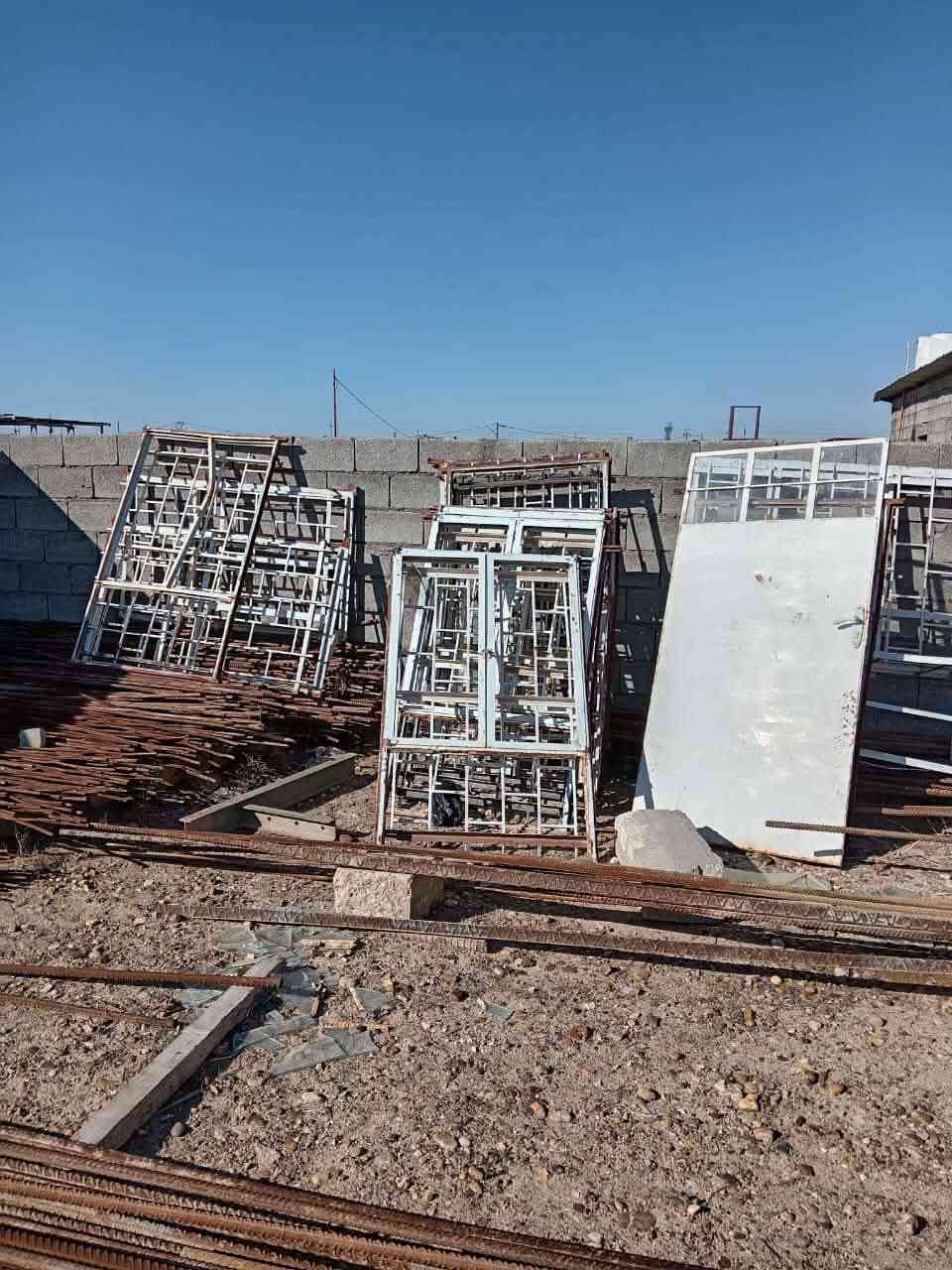 السلام عليكم... يتوفر لدى سكله المصطفى في عنه سكلات لبخ بناءطويل ٣متر كامله السعر ٦٠ الف وكذالك ابواب وشبابيك حديديه لاستفسار الاتصال ***********
