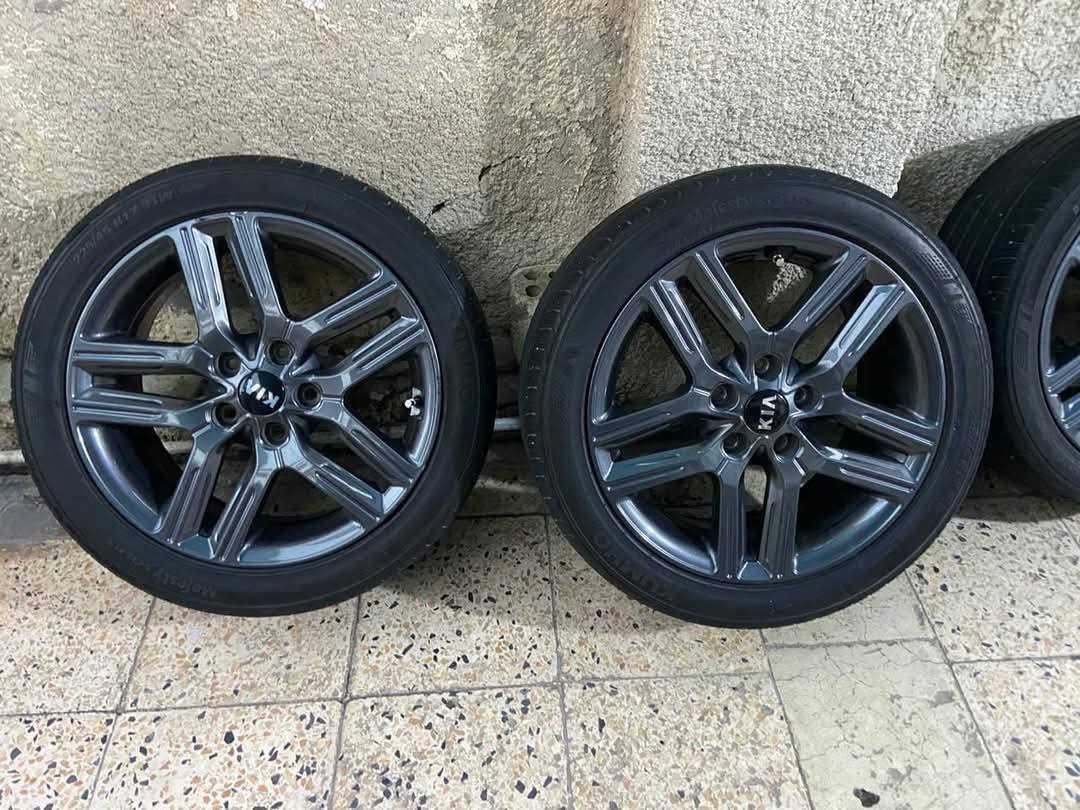 السلام عليكم تخم وياله هنه وتايراتهن حجم 17/225/45
مال فورتي 2021 السعر ٢٥٠ الف وبيهن مجال مكاني بغداد الجديدة لتواصل *********** متوفر واتساب
