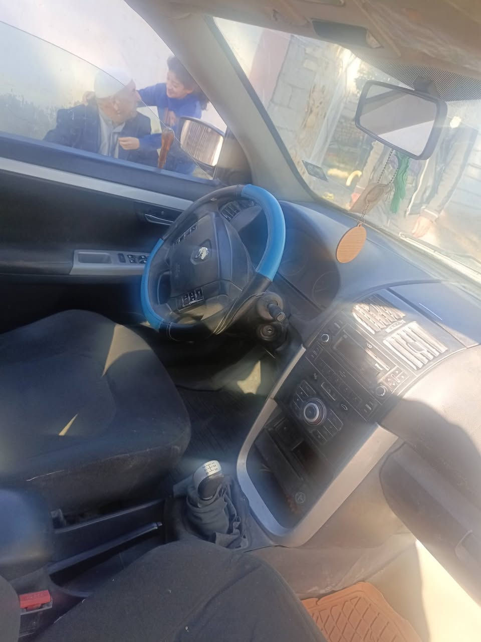 سلام عليكم سمند سورن 2017 سياره استخدام واحد السياره كلشي بيه على وضع الشركه السيارت مال بيت سعر 55 وبيها مجال السياره مكفوله من الصبغ وتبديل وبارد 
 وجراد  ***********
