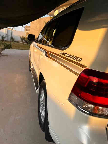 لاندكروزموديل  2017
 خليجي بريم اصل 
ماشية 110  الف كم 
رقم شمالي  سنوية باسمي 
السيارة مكفولة من كل شي 
((فووووول مواصفات)) 
سعر ٥٦٠ وبيها مجال (( بسييط))
موبايل : 

***********
