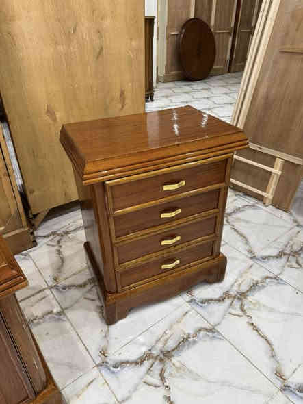 السلام عليكم                                                                    غرفة صاج طبيعي معاكس خشب جاوي وجه الغرفة ٥ملم داخل ٤ ملم مستعملة.  ونظيفة جدا الغرفة مامرتبة بصورة بالحقيقة احلى  الاستفسار للبيع فقط اتصل ***********
