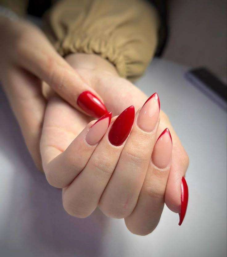 اهلا وسهلا  رمضان كريم
شرفونهه  انستقبلكم  باجمل  العروض وي صالون الين عروض جمالل ونارر مراح. تحتار   احجز ايام العيد قريبهه  وي صالون الين العيد غير  
عروض العيد
اوقات العمل خلال فترة رمضان 
من وره صلاة الضهر وبعد افطار
عروس حنه وزفه 200💃🏻💃🏻💃🏻
فقط زفه 100🎈💃🏻
فقط حنه 75🎎🔥🎉🎊🎈💃🏻
المدعوات 15🎊💃🏻🎈🎈
تنظيف البشرة هايدرو 5ب💃🏻🎊
تنظيف البشرة ملكي ب15🎉
تنظيف  اليد 5🥳💃🏻💃🏻💃🏻💃🏻💃🏻
حفافة 5
شمع للوجه  7
بديكير 10مع املاح طبيعية 
الماكير 20🎈🎈🧸
سحب لون شعر 10 الطويل جوه خصر ب15
صبغ شعر قصير جداً 10💃🏻🎎🔥المتن 20وسط 25 الطويل حسب طول الشعر 
ميش كثيف قصير 20 فما فوق حسب طول الشعر 🎎🔥💃🏻
تسريح الشعر يخلي شعرج سرح حسب طول الشعر 
قص 5 اي قصه 
معالج لترميم وتغذية الشعر القصير 20 فما فوق حسب طول الشعر🎉🎊🎈
اهلا وسهلا بلجميع 
صالون الين
العنوان//كربلاء حي الرباب قرب سيد سماعيل 
الحجز //***********
***********
