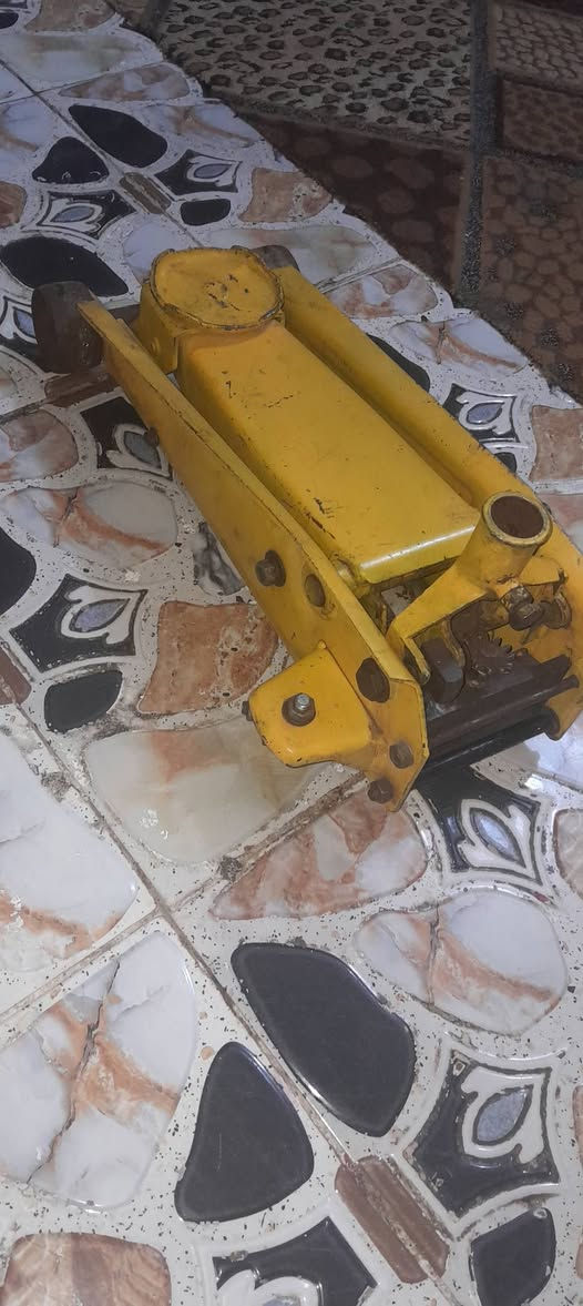 جك خمس طن جديد اصلي شرط 
***********
