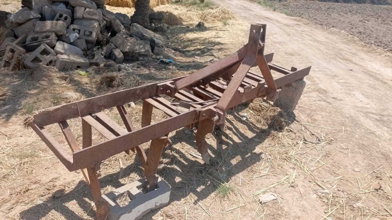 خرماشه عرض مترين ونص حدادي السعر 275 وبيها مجال العنوان نجف مشخاب ***********
