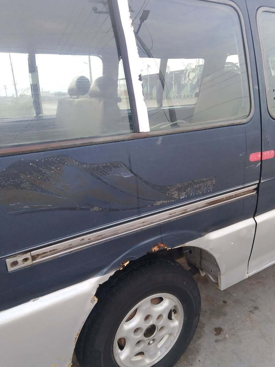 السلام عليكم بسته للبيع موديل 95تعمير حداديه كامله رقم بغداد بيه تبخير قليل سياره جاهزه للشغل اي نقص مابيهه تايرات جديده كهربائيات شغاله كله سعرهاا 40وبيه مجال. الاستفسار الاتصال ***********
