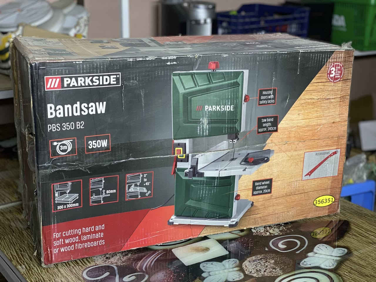 العنوان: منشار شريط Parkside ألماني أصلي (جديد كارتون)
التفاصيل:
• الماركة: بارك سايد (Parkside) - غنية عن التعريف بالجودة الألمانية.
• الموديل: PBS 350 B2.
• الحالة: جديدة تماماً (غير مستعملة) بكرتونها وملحقاتها الكاملة.
• المواصفات الفنية:
• المحرك: 350 واط (قوي وعملي جداً).
• مناسب لقص: الخشب الصلب، الخشب الطري، والـ Laminate.
• طول الكابل: 3 أمتار.
• دقة عالية في القص الطولي والزاويا.
• المنشأ: ستوك ألماني أصلي (الفيشة والكهرباء نظام أوروبي).
الهاتف /***********
