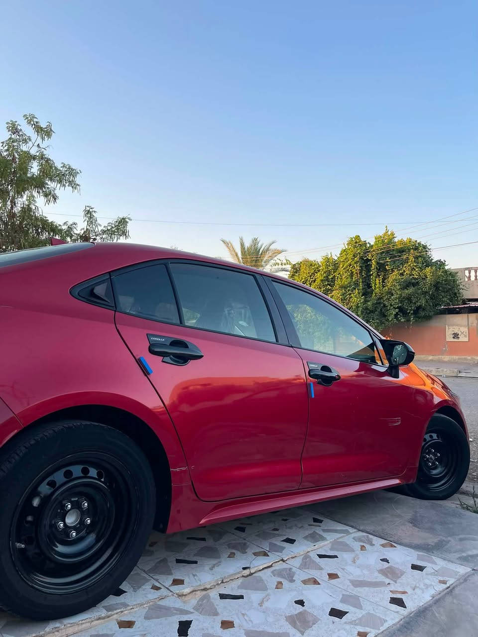 سلام عليكم   #للبيع فقط

‏Toyota Corolla. 2021 LE (فئة LE). 

رقم اربيل الجديد  تريد تحويل او وكالة. هم عادي )

حادثها بونيد بدون دواخل فقط وشرط الفحص 

المواصفات :

* كير ومكينة وتبريد شرط الفحص سليم 

 * نظام التحذير من مغادرة المسار

* مثبت سرعة متكيف (Radar Cruise Control)

* نظام تفادي الاصطدام

* كاميرا خلفية

* نظام الثبات الإلكتروني

* ⁠* شاشة معلومات + Apple CarPlay

* بلوتوث + USB

* 6 سماعات

* مكيف أوتوماتيك. ممشى السيارة 100 الف 

* تحكم بالمقود نضام دبل ECO. 

* زجاج كهربائي + قفل مركزي

* مصابيح LED

* مرايا جانبية كهربائية وحساس
  
وشرط  ايرباك  airbag  ￼سليم سليم ￼ 

*********************

السيارة مابيها اي نقص 

مكاني #كركوك 

السعر : 135

بيها مجال بسيط

للاستفسار واتساب : ***********

