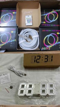 ساعة رقمية • نشرة نيون LED • توصيل مجاني