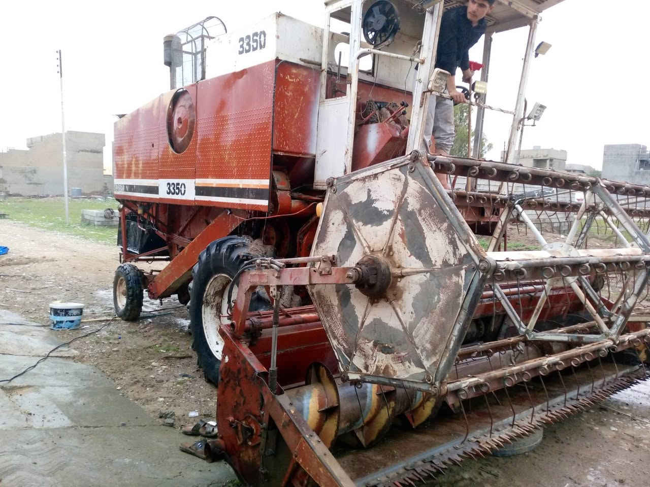 السلام عليكم حاصودة لافردا للبيع موديل 85 مكلف بالنشر السعر والتفاصيل الاتصال على  ***********
