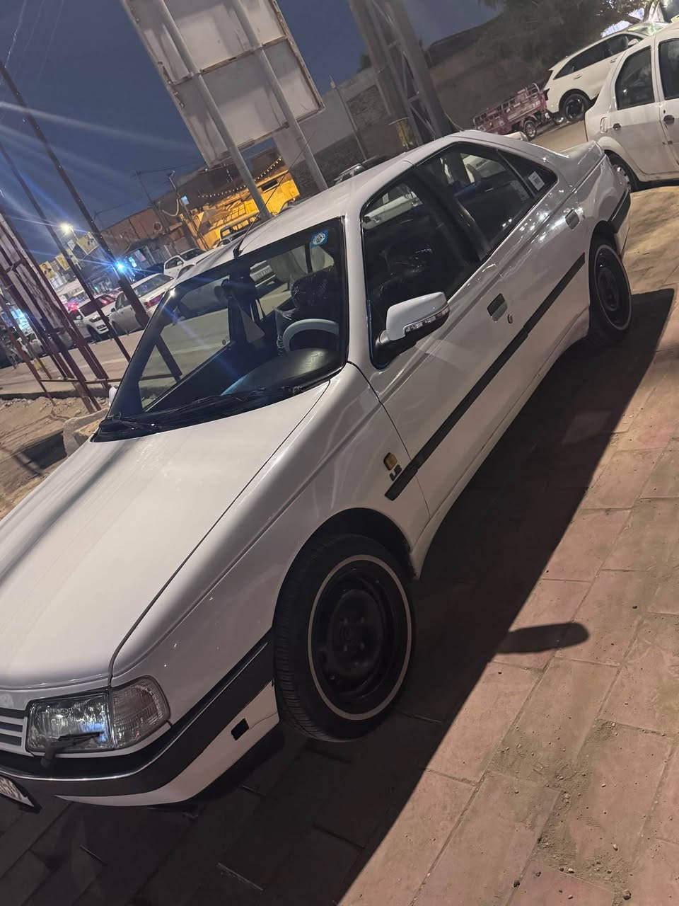 بيجو 405مديل 2012مكفوله مع عدا البارد مكينه جديده حداديه جديده تدفئه +تبريد تخم تاير فول السياره .شرط امداور السعر 50مع المجال *********** النجف, العراق
