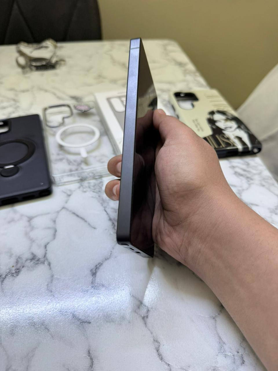 سام سونك s25 ultra للبيع
الجهاز كلش نضيف استعمال اسبوعين فقط 
بعده بحاله الوكاله 
بعده بل ضمان اكيد 
وبل لون المميز جيت بلاك 
مكفول من كل شي 
ويا 5 كفرات وبي حمايه عدسات ولاصق اصلي  
مكاني بغداد _العامريه
للتواصل واتس اب : ***********
السعر : مليون و340
