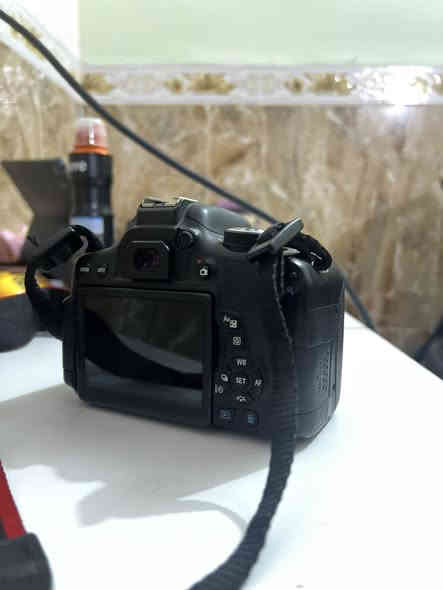 كانون D750 
نضيفة جداً ،
- مع عدسه 18-55

- مستشعر APS-C CMOS بدقة 24.2 ميجابكسل
- معالج صور DIGIC 6، ونظام تركيز بؤري تلقائي بـ 19 نقطة من نوع Cross-Type. - على تصوير فيديو بدقة عالية (Full HD)
- شاشة LCD قابلة للحركة وتدعم اللمس، وإمكانية الاتصال عبر Wi-Fi و NFC، بالإضافة إلى حساسية ISO التي تصل إلى 25600. 

- شاحنه بلادي وشريط حمل كامره كامله جاهزه 

السعر 425 ألف 
بيها مجال بسيط ، توصيل بغداد فقط
***********
