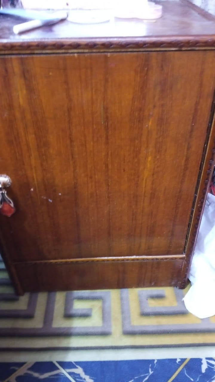 غرفة صاج عراقي اصلي ثقيل مابيها اي ضرر كاملة قفالة ويدات سبب للبيع الغرفة ضخمة كلش والمسامحة صغيرة والكوميدي الثاني والزاوية بالمخزن  واطار الجرباية موجود حاطتهن فوك الكنتور غرفة كاملة ما بيها اي نقص لان ماكو مجال سعر 400 وبيها مجال قليل الاتصال على الرقم ***********
