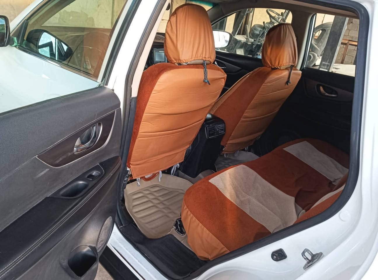 السلام عليكم سياره  للبيع والمراوس ب كيا حمل لضرف العمل
السياره نيسان روج ياباني اصل موديل 2016 وارد امريكي رقم بابل وبأسمي السنويه لحد 2029 حادثه خشم الجاملغ وشويه من البنيد سياره نص فول كامره تحكمات فور ويل 4 بستم المرغوب  محرك كير شركه مامفتوح تخم تاير جديد سياره مال جناي بس دير بانزين ودهن  لادوانز لاصوت لاتبخير لاتنقيص تبريد تدفئه  يعني اركب وراسك مرتاح السياره بيه شويه ملاحظات ومبينات بالصور مكان السياره بابل والسعر مناسب جدا 125 بيه مجال الاتصال ع الرقم ***********
