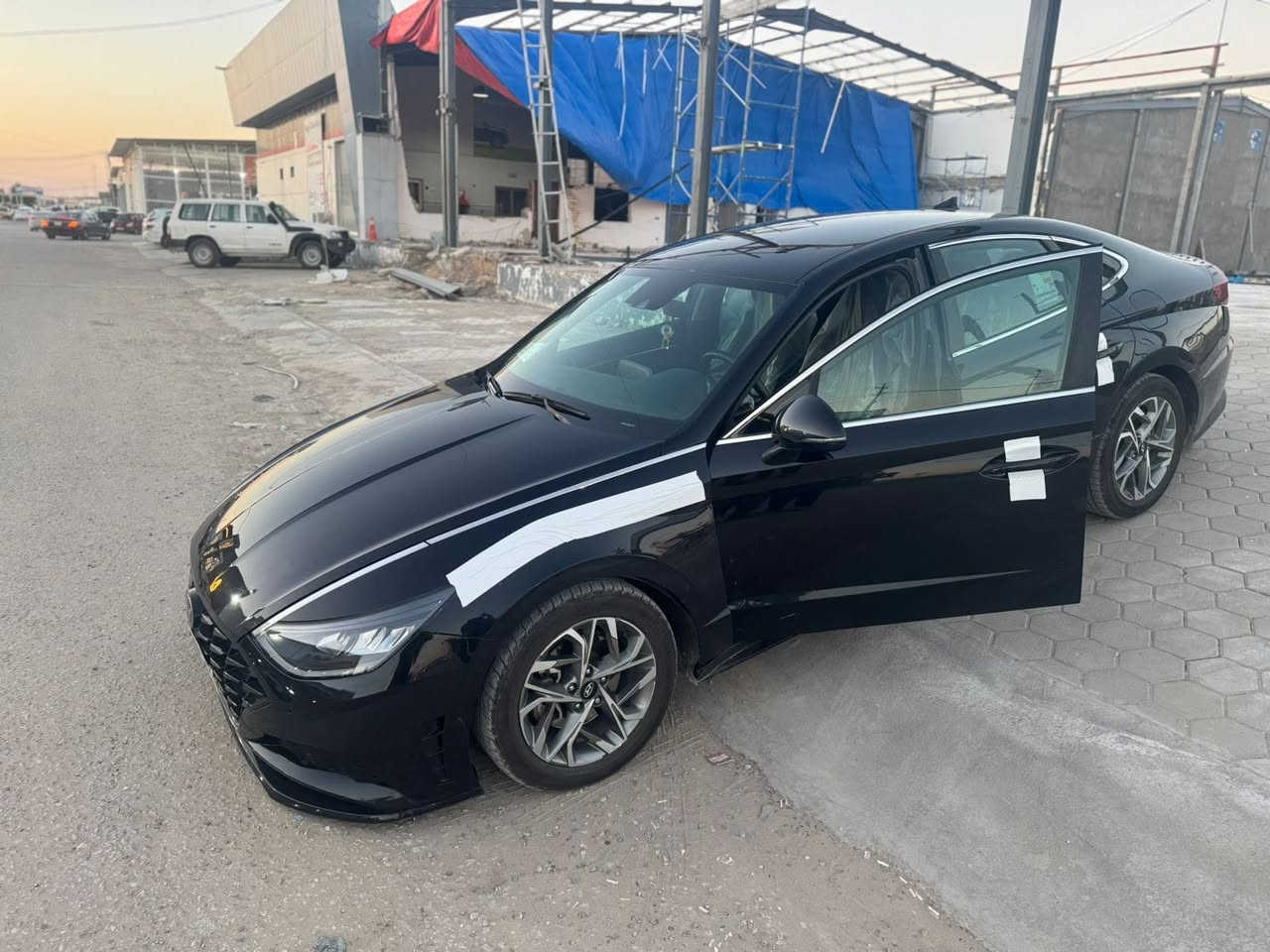 سلام عليكم 
سناته مديل 2023 لو اسود  مواصفات السياره معروفه بصمه حساس جانبي وخلفي 
ويل كروم 
مكينه 2500 يعني السياره طلقه 
شاشه مفصل 
طبعن بجم كبس 
السياره مارد بدوم حادث فقط بارد 
رقم  نجف بسمي 
سعر السياره 175 
العنوان نجف /***********
