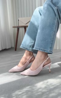 البيجات • ملابس • ما أحد يشتري