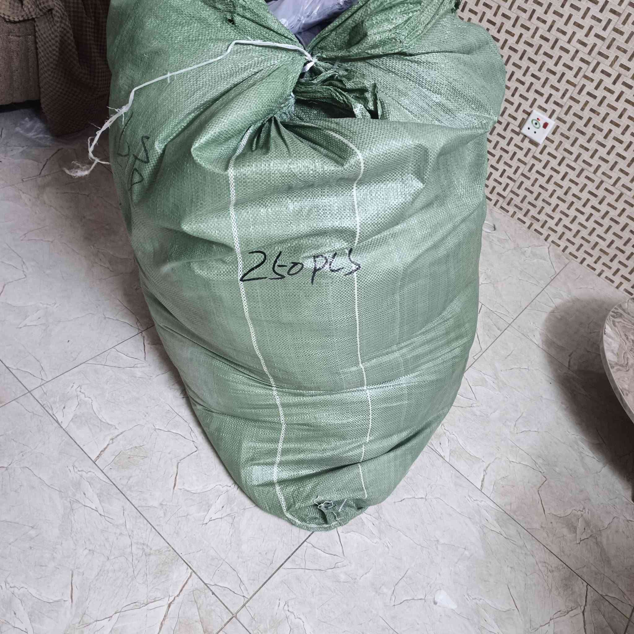 سلام عليكم عندي شلعة ملابس
امزون كلش حلوات يخبلن  سعر القطعة تطلع عليك بالف الي يريدهن خلي يتواصل وياية عل رقم ***********
االعنوان بغداد حي الجهاد هاي نماذج منهن
